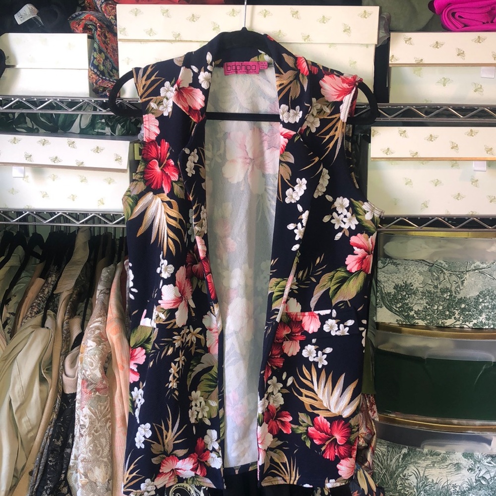 Sleeveless Floral Blazer